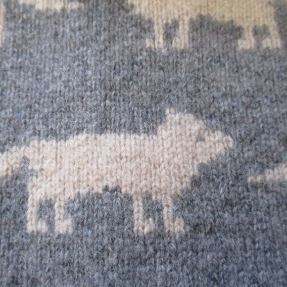80% Lamb's wool grey wolf scarf - Picture 3 of 6